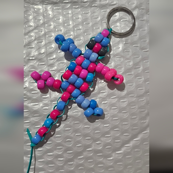 Custom keychain. All earnings will be donated to the FaerieLand Rescue. - Picture 7 of 12